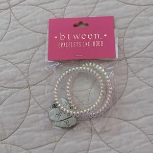 NWT “best sis” bracelets